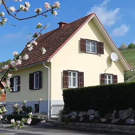 Holiday home Gemuetliches In Trautmannsdorf In Oststeiermark Mit Garten, Terrasse Und Grill